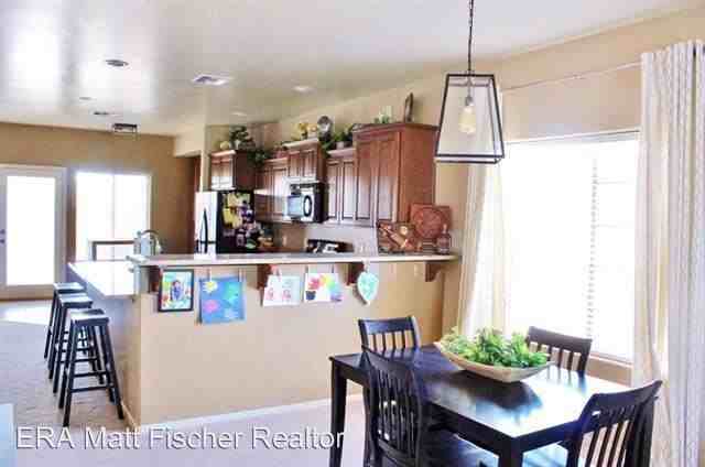 4566 S Jasmine Ave - Photo 3 of 20