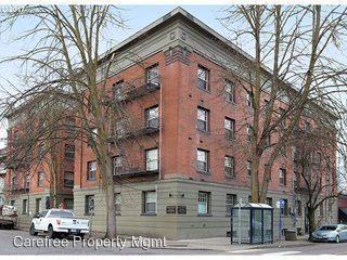 2109 NW Irving St #411