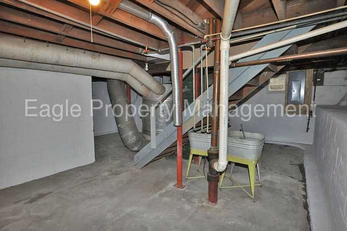 320 33rd St NE - Photo 3 of 11