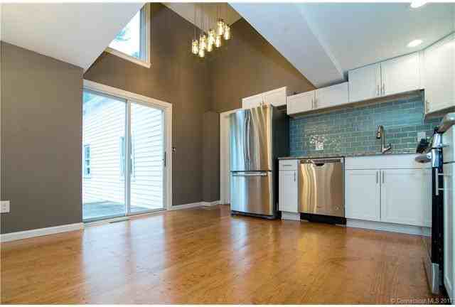 736 Main St - Photo 2 of 16