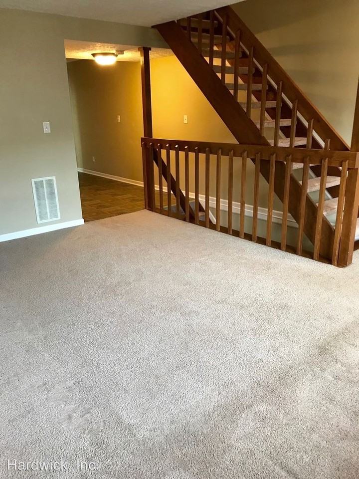 7880 Woodhouse Ln - Photo 3 of 14