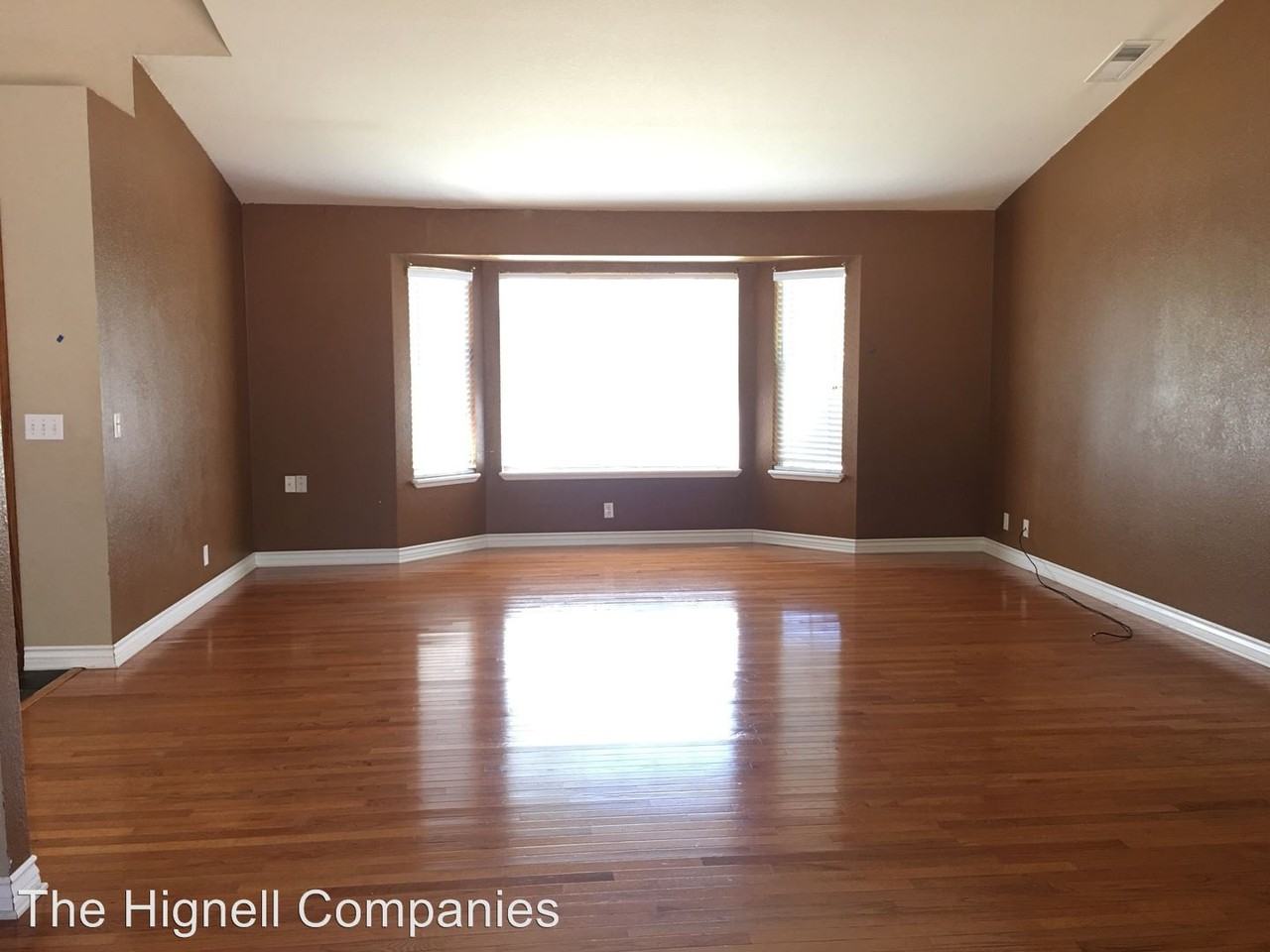 239 Idyllwild Cir - Photo 3 of 12