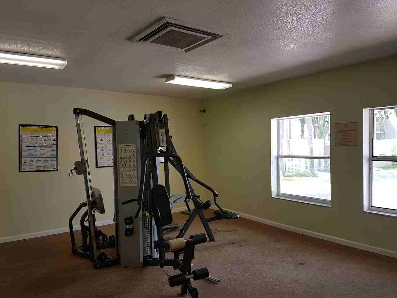 411 Executive Center Dr - Photo 3 of 41