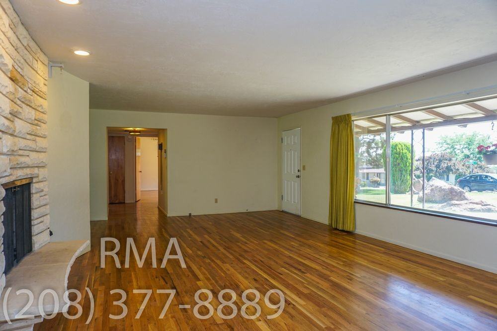 2360 S Ridgeview Way - Photo 3 of 13