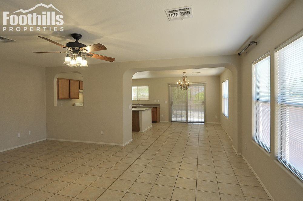 10168 N Pitchingwedge Ln - Photo 3 of 30
