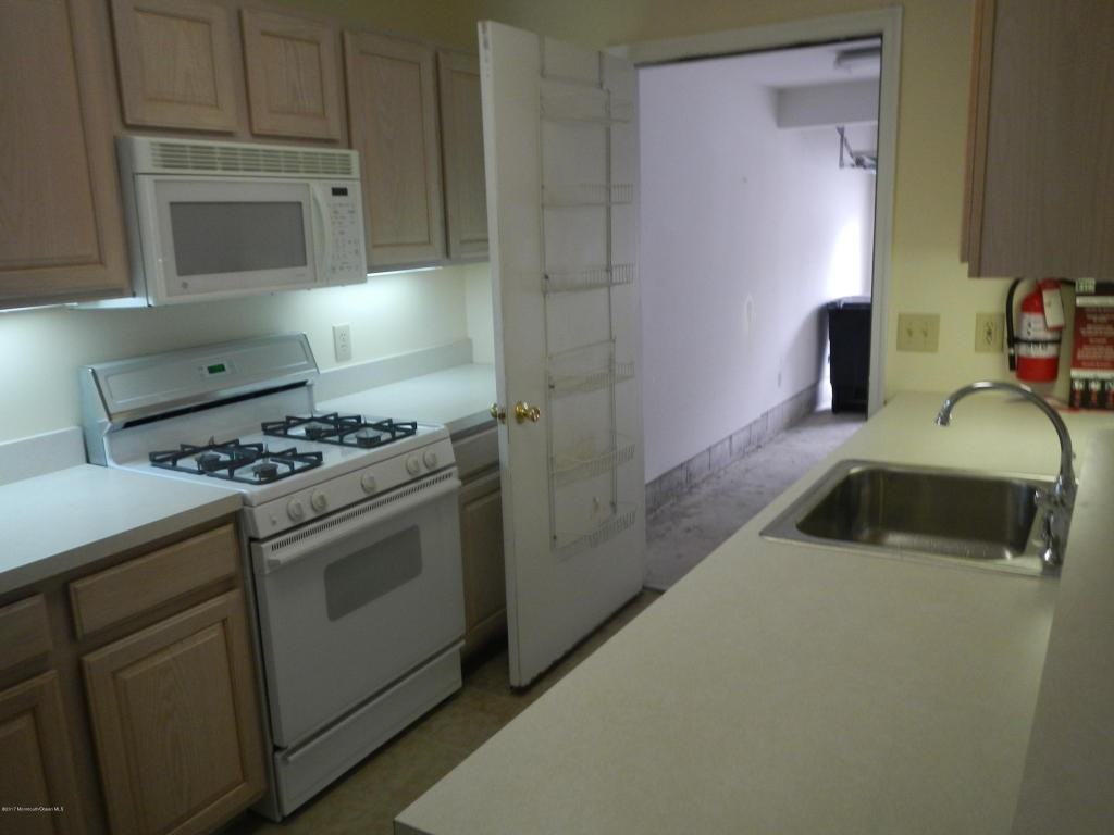 373 Deuce Dr - Photo 2 of 16