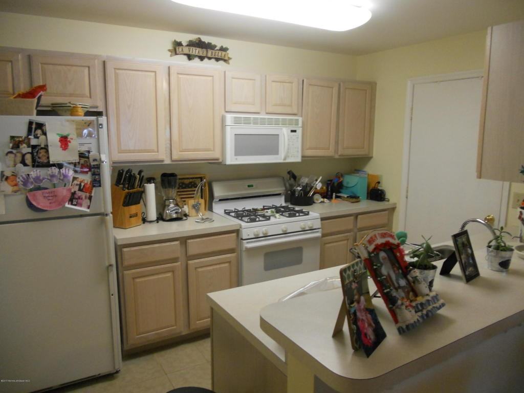 373 Deuce Dr - Photo 3 of 16