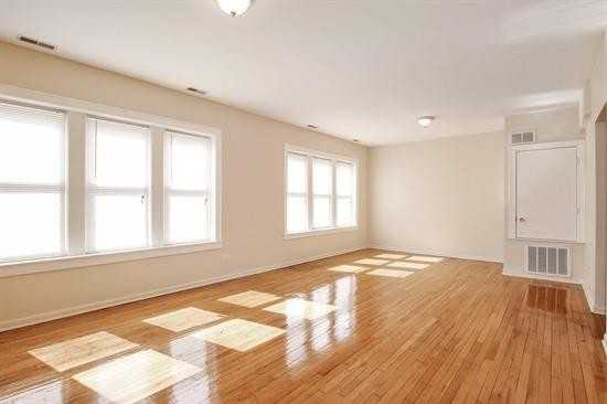 6236 S Artesian Ave - Photo 2 of 7