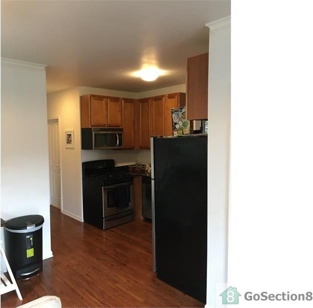 720 W 50th St #2 - Photo 2 of 4