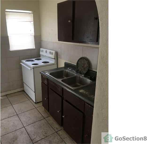 842 NW 25th Ave - Photo 2 of 5