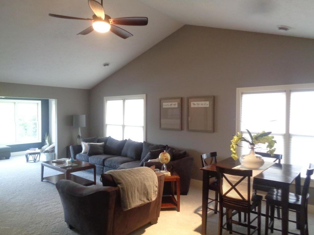 2924 Grand Isle Dr NE - Photo 3 of 10