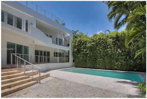 5625 N Bay Rd - Photo 3 of 8