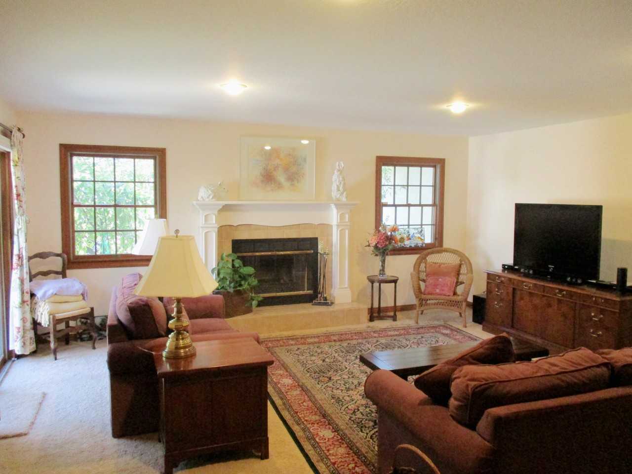 20729 Seaton Ave - Photo 3 of 10