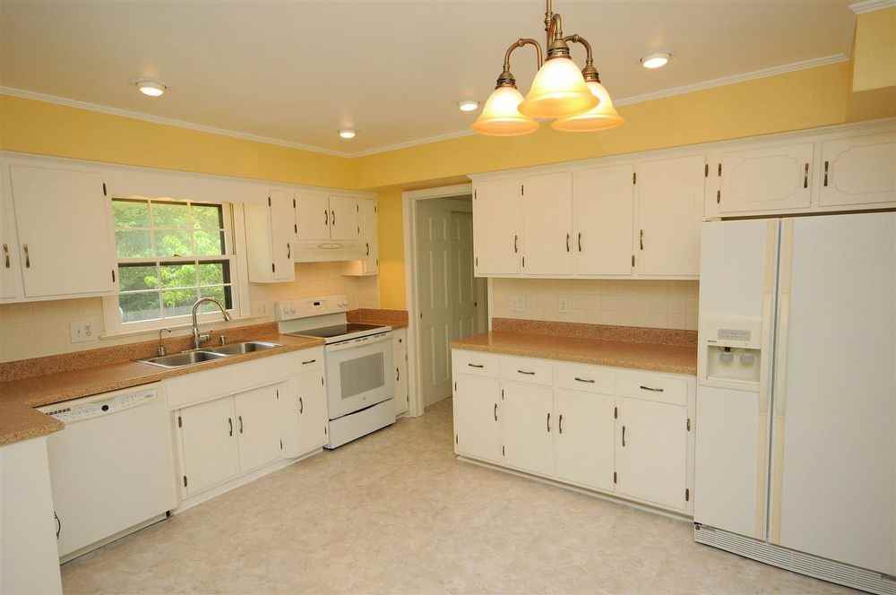 5205 Baptist Cir - Photo 3 of 21