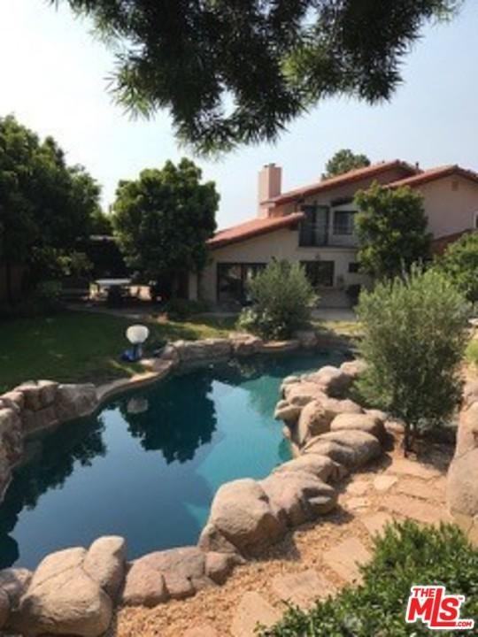 3529 Bayberry Ln - Photo 2 of 29