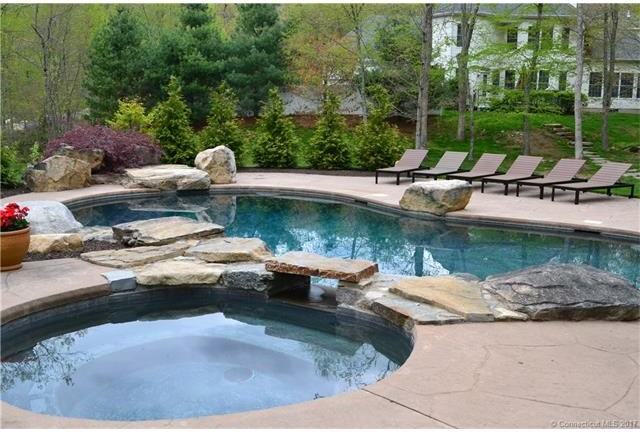 32 Oak Ridge Road - Photo 2 of 36