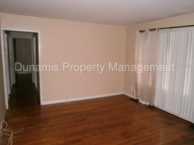 1733 Kappel Dr - Photo 2 of 9