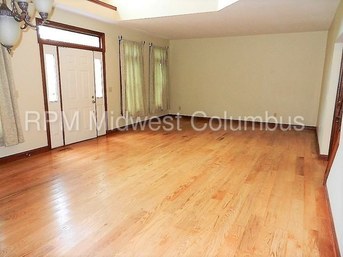 1197 Oakwood Ln - Photo 2 of 27