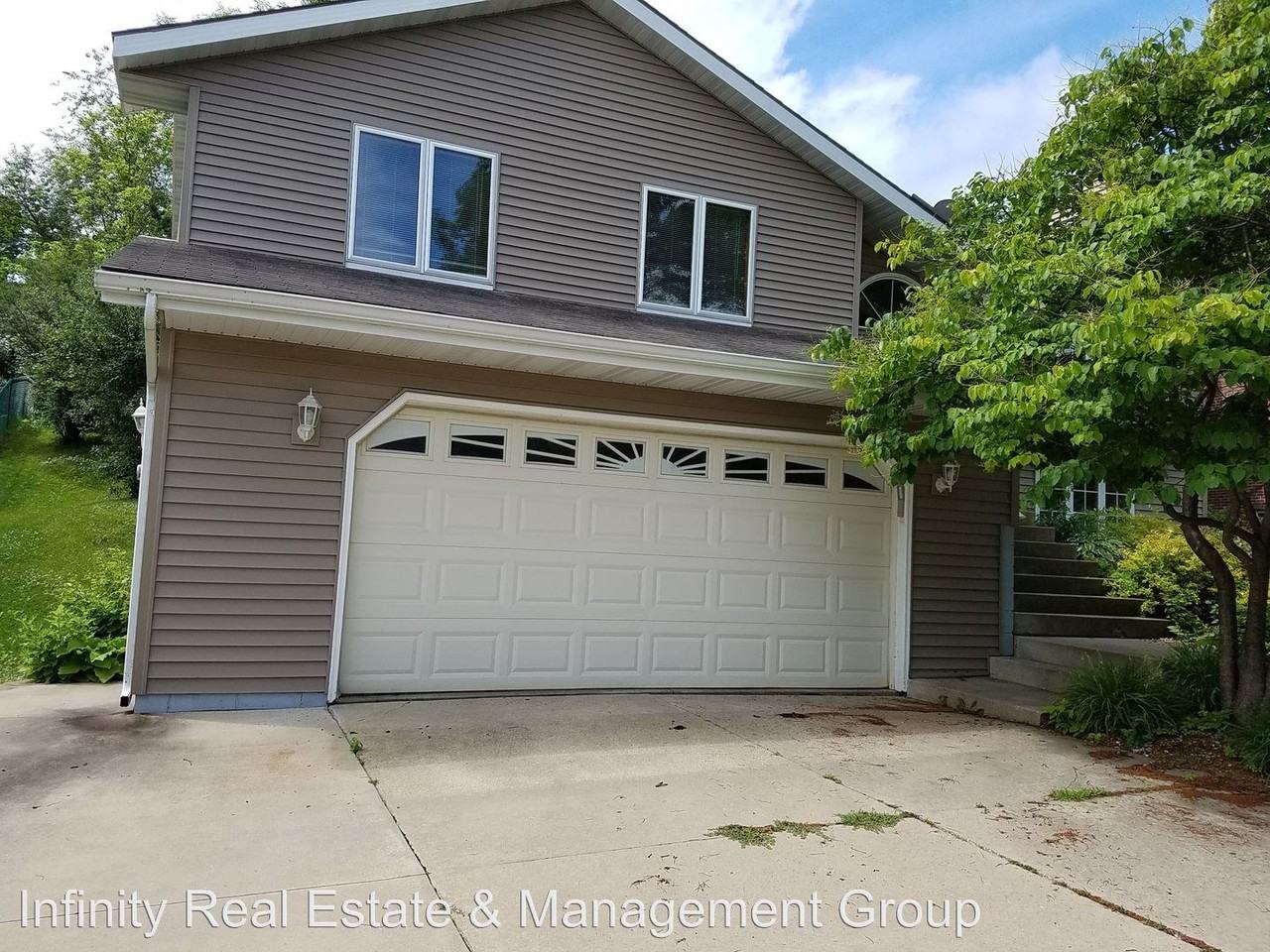 832 Bristol Ln NE - Photo 2 of 19