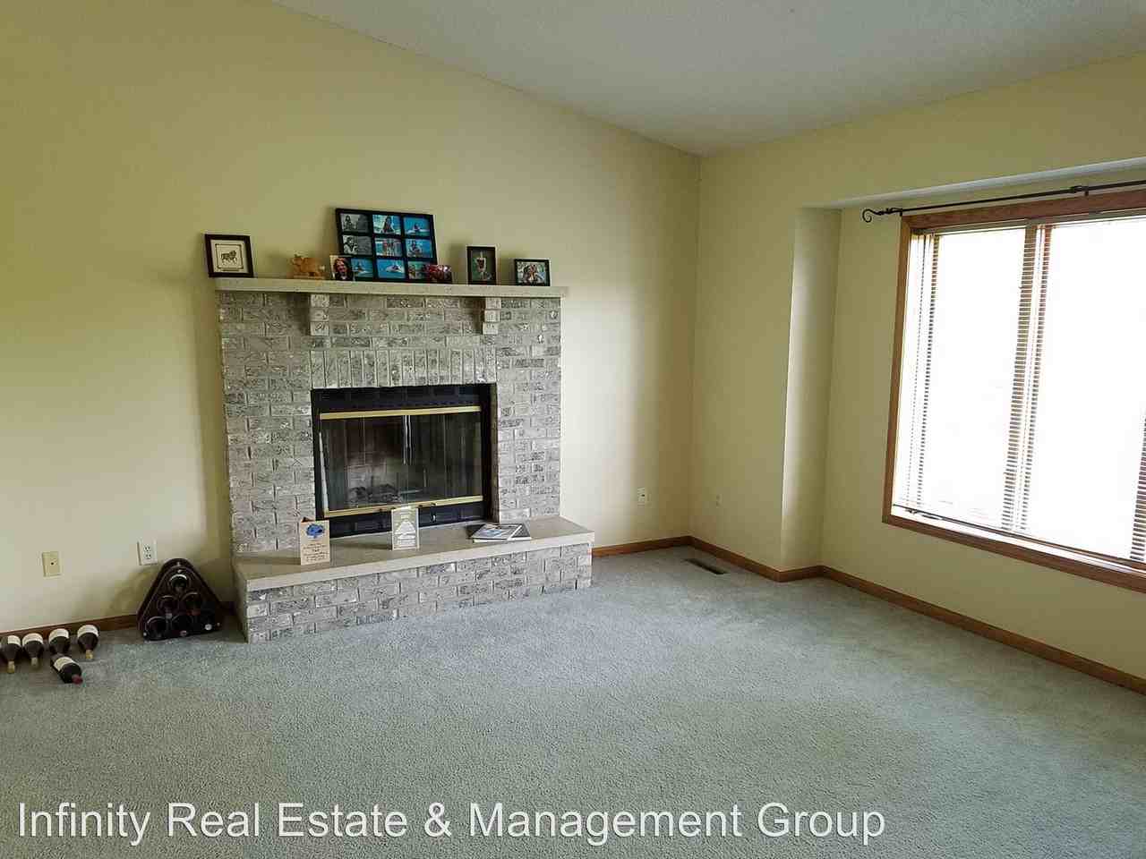 832 Bristol Ln NE - Photo 3 of 19