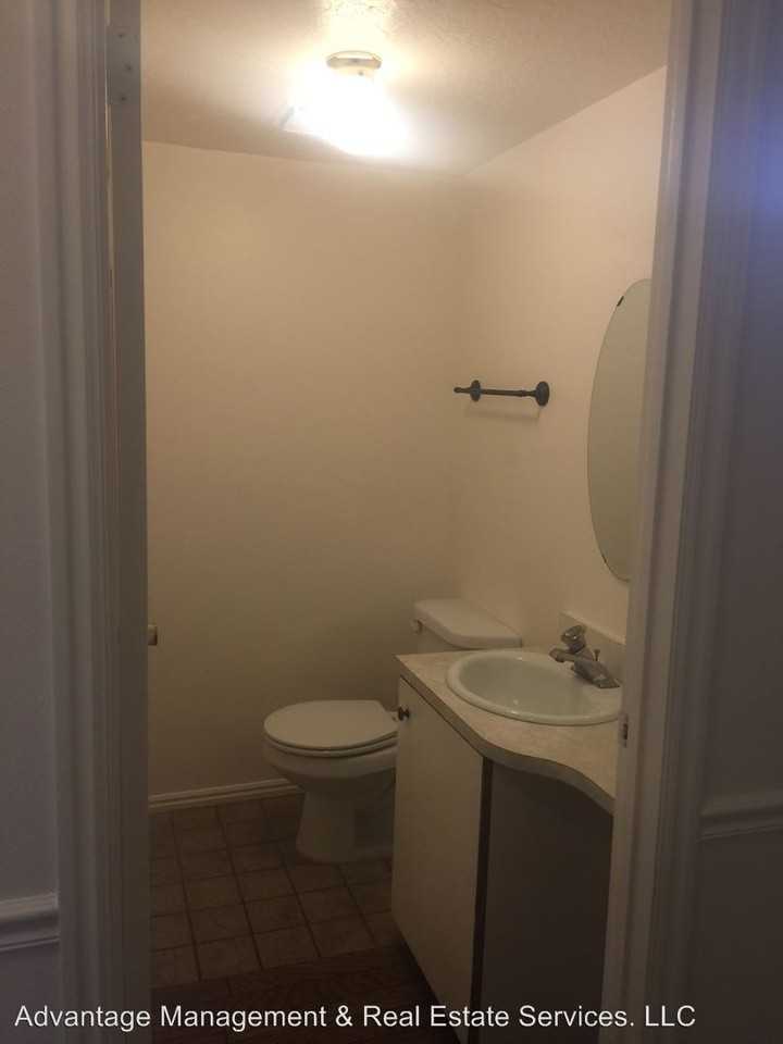 57 980 W - Photo 3 of 33