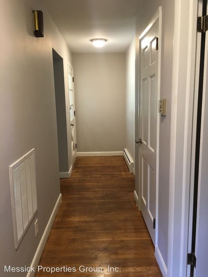 381 Lynhaven Dr - Photo 2 of 15