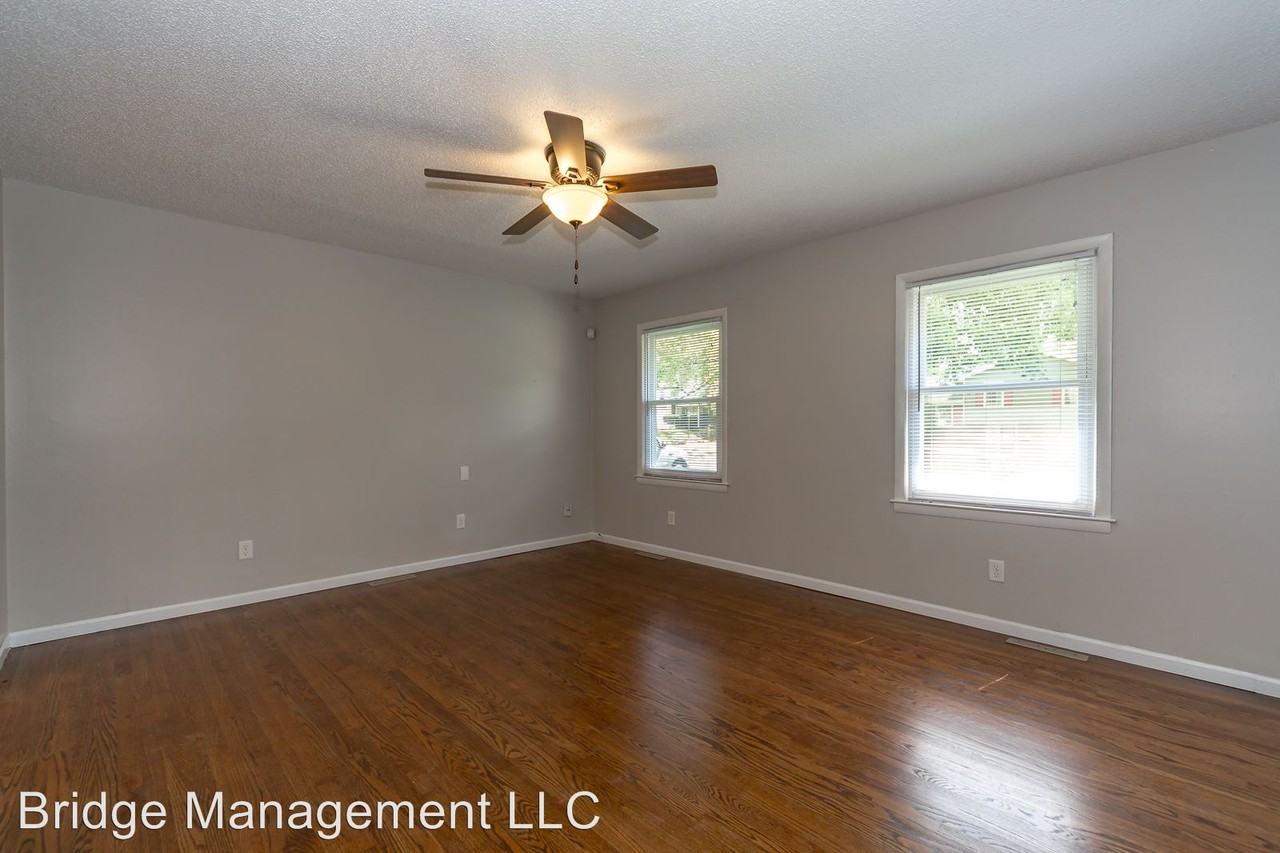 11912 Bennington Ave - Photo 3 of 22