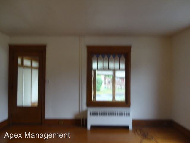 230 Kichline Ave - Photo 3 of 6