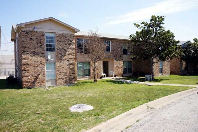 8022 Cambridge Circle - Photo 2 of 6