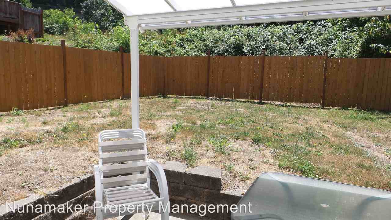 39 SW Wasco St - Photo 2 of 9