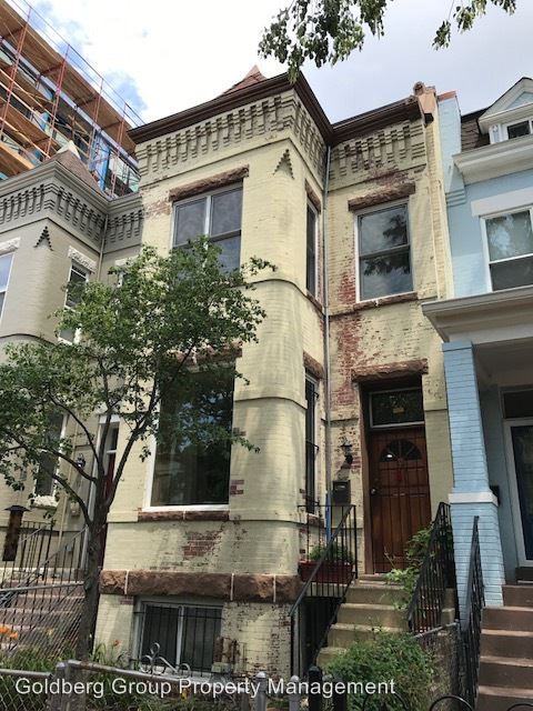 729 5th St NE - Photo 2 of 39
