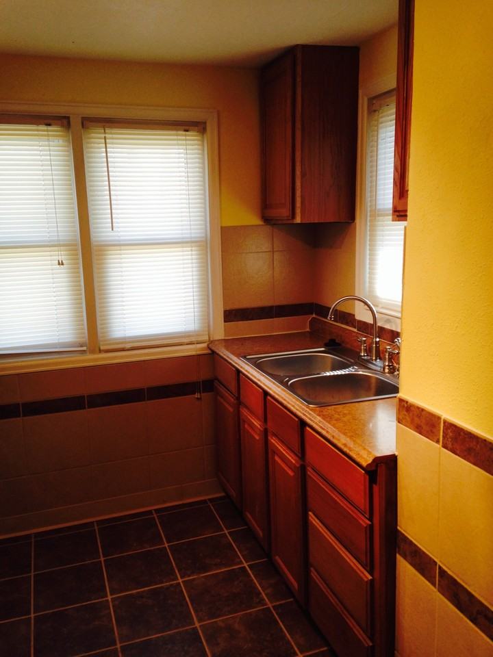 6813 Locust St - Photo 2 of 6