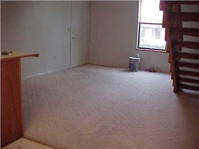 126 Hampton Dr - Photo 2 of 10