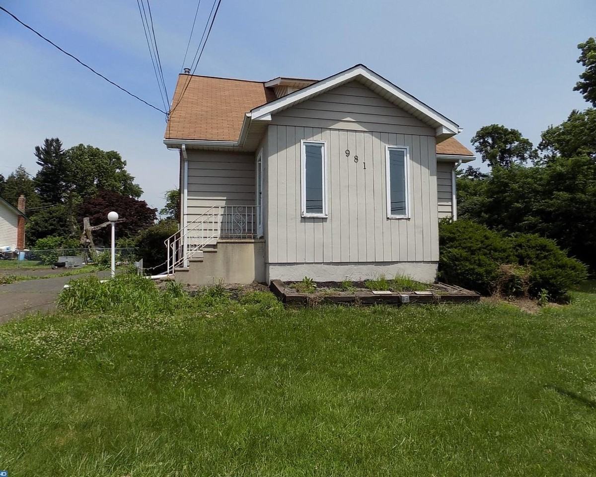 981 Trenton Rd - Photo 2 of 14