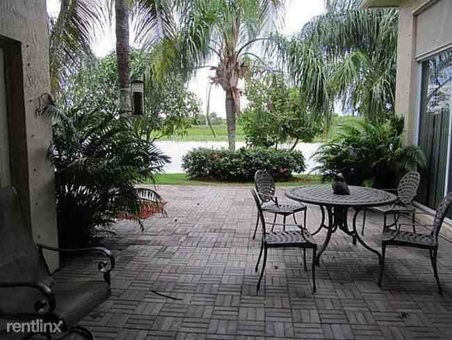 19204 SW 66th St - Photo 3 of 4