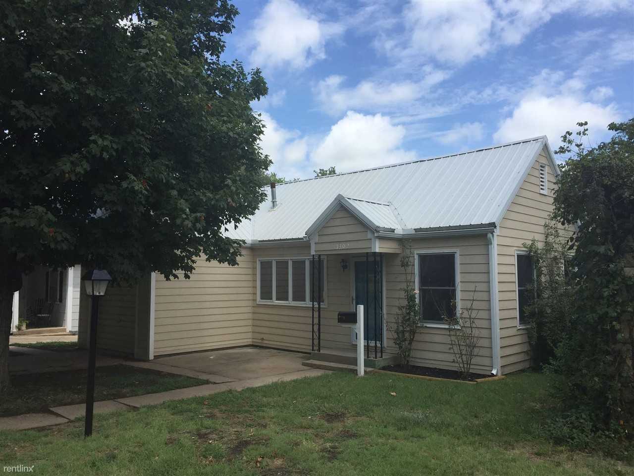 1302 Euclid St - Photo 2 of 12
