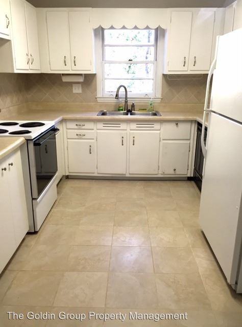 3212 Towerview Dr NE - Photo 2 of 9