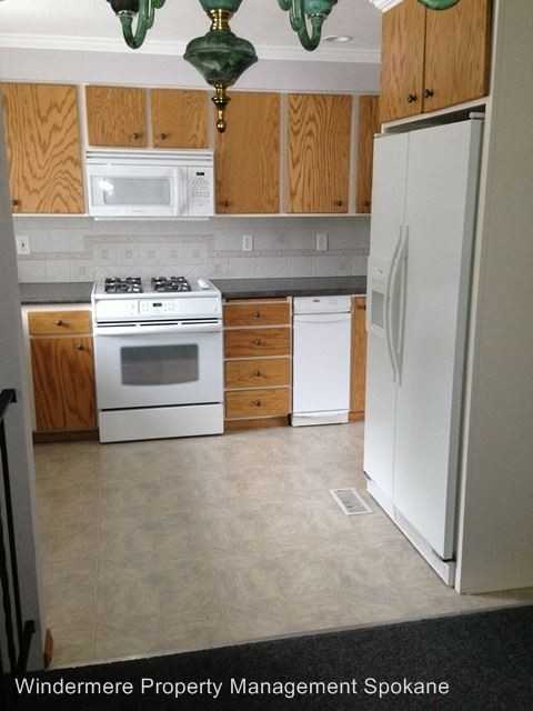 13322 N Lacey St - Photo 3 of 10