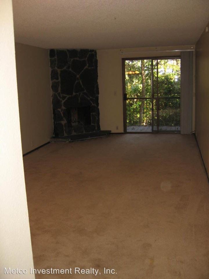 2685 Woodstone Pl - Photo 2 of 12
