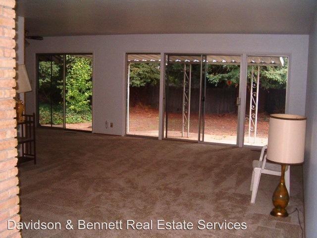 1006 Woodlawn Dr - Photo 3 of 3