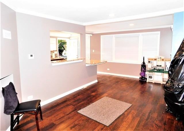 504 E Oak St - Photo 3 of 14