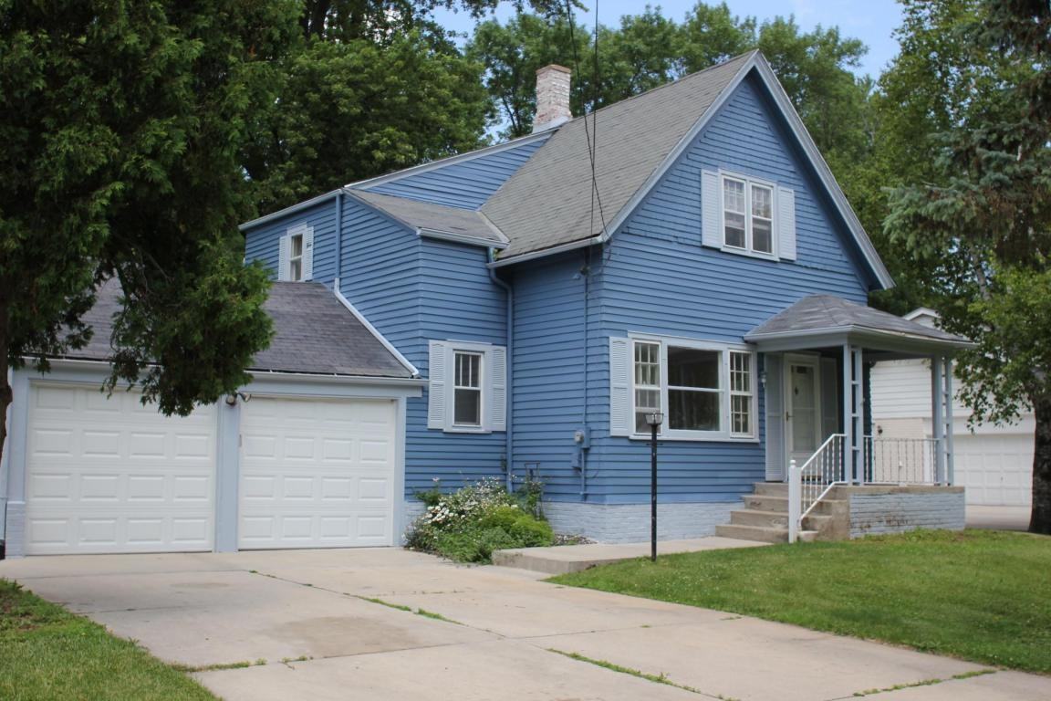 402 E Calumet Rd - Photo 2 of 15