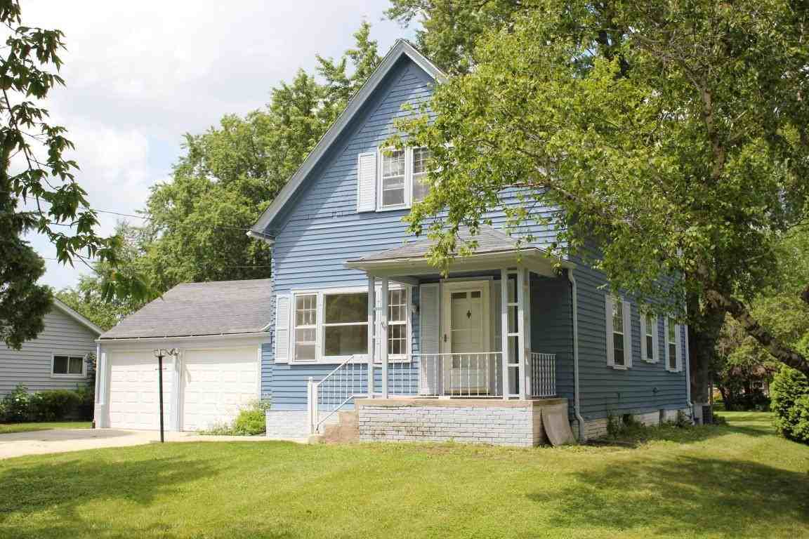 402 E Calumet Rd - Photo 3 of 15
