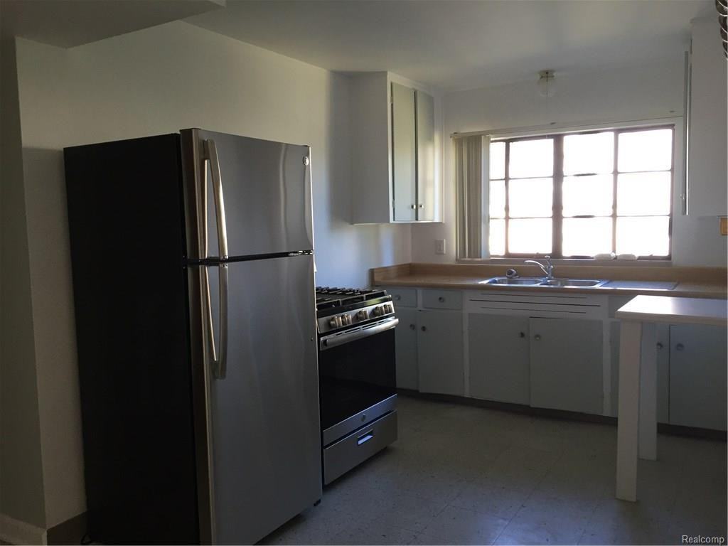 131 Oneida St #3 - Photo 2 of 8