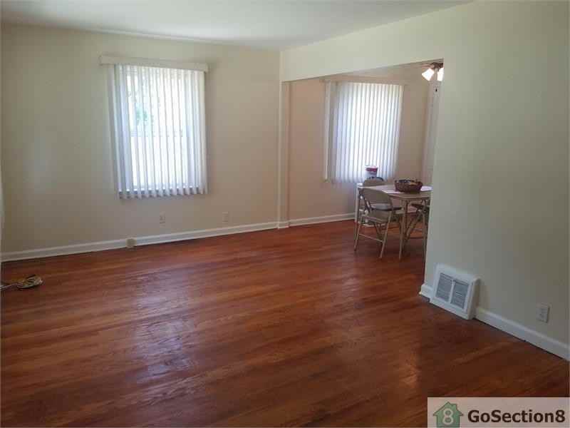1934 Bainbridge Dr - Photo 3 of 12