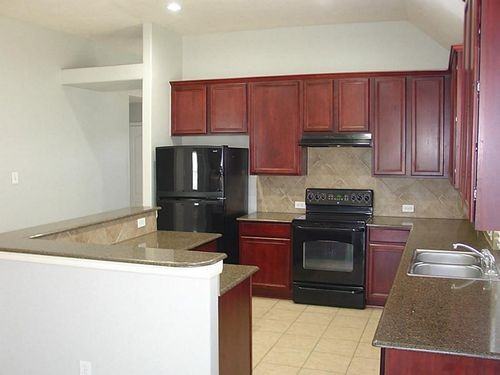 607 Arbor Green Ln - Photo 3 of 8