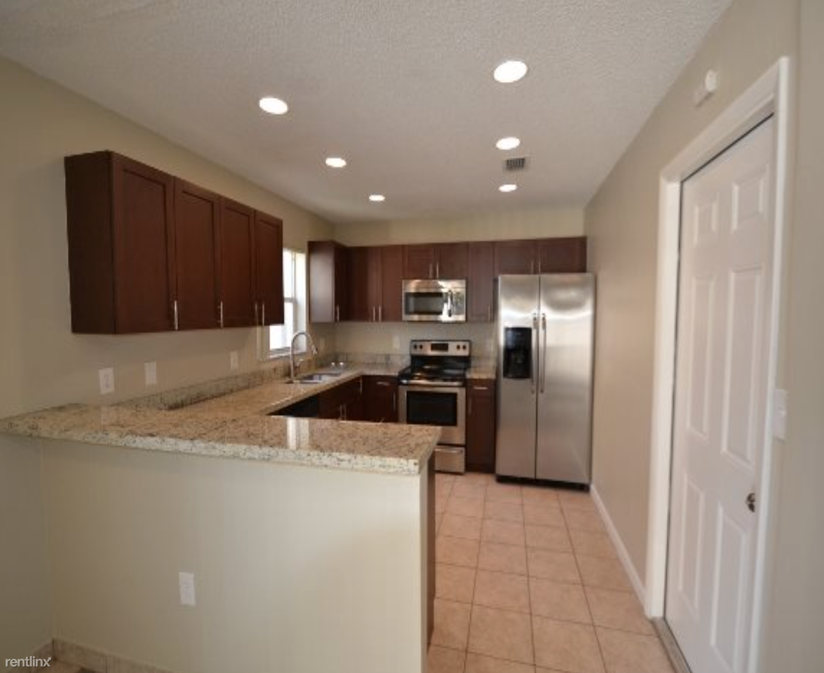 18710 NW 3rd St - Photo 2 of 7