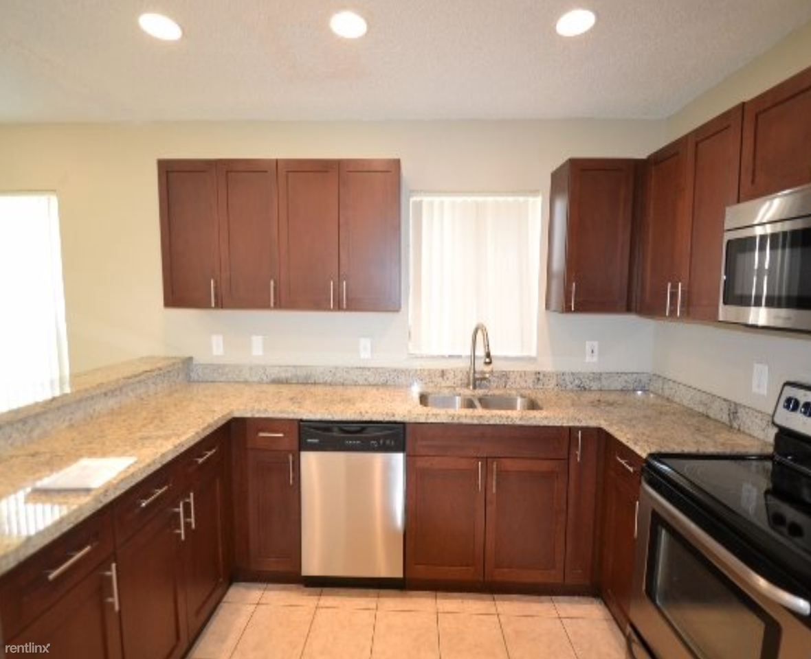 18710 NW 3rd St - Photo 3 of 7