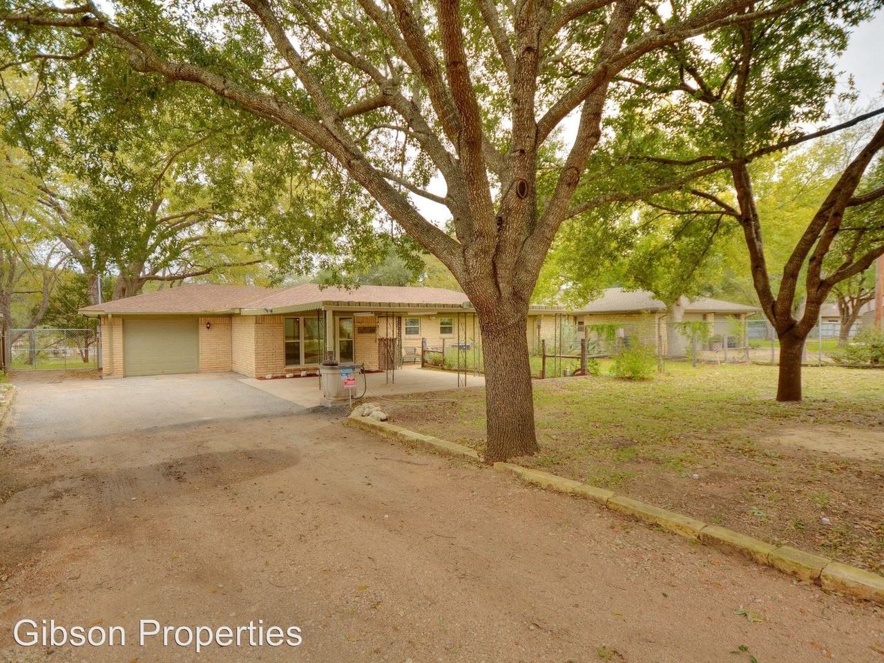 204 Blanco Dr - Photo 3 of 9