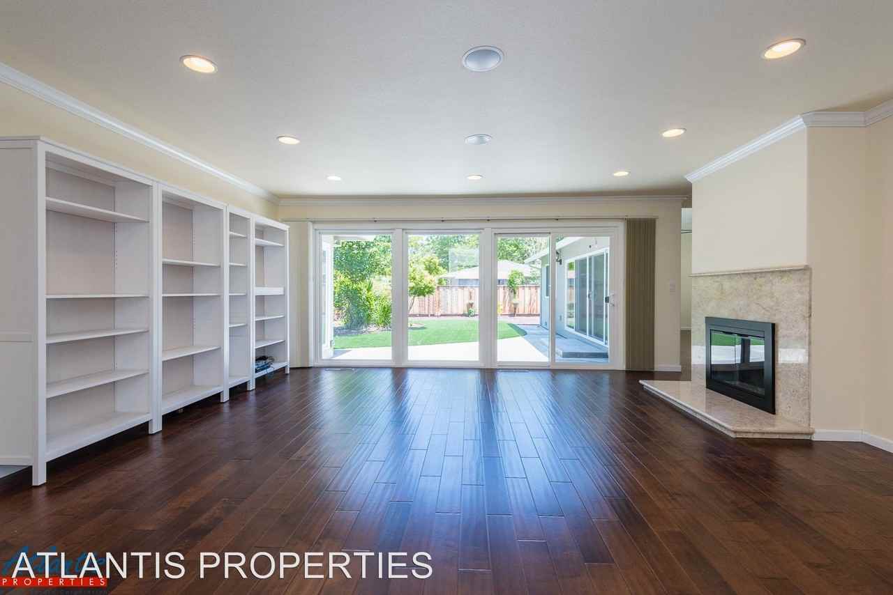 1658 English Ct - Photo 3 of 15